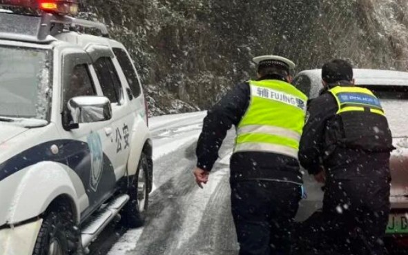 安徽多地，雪“警”刷屏！ 